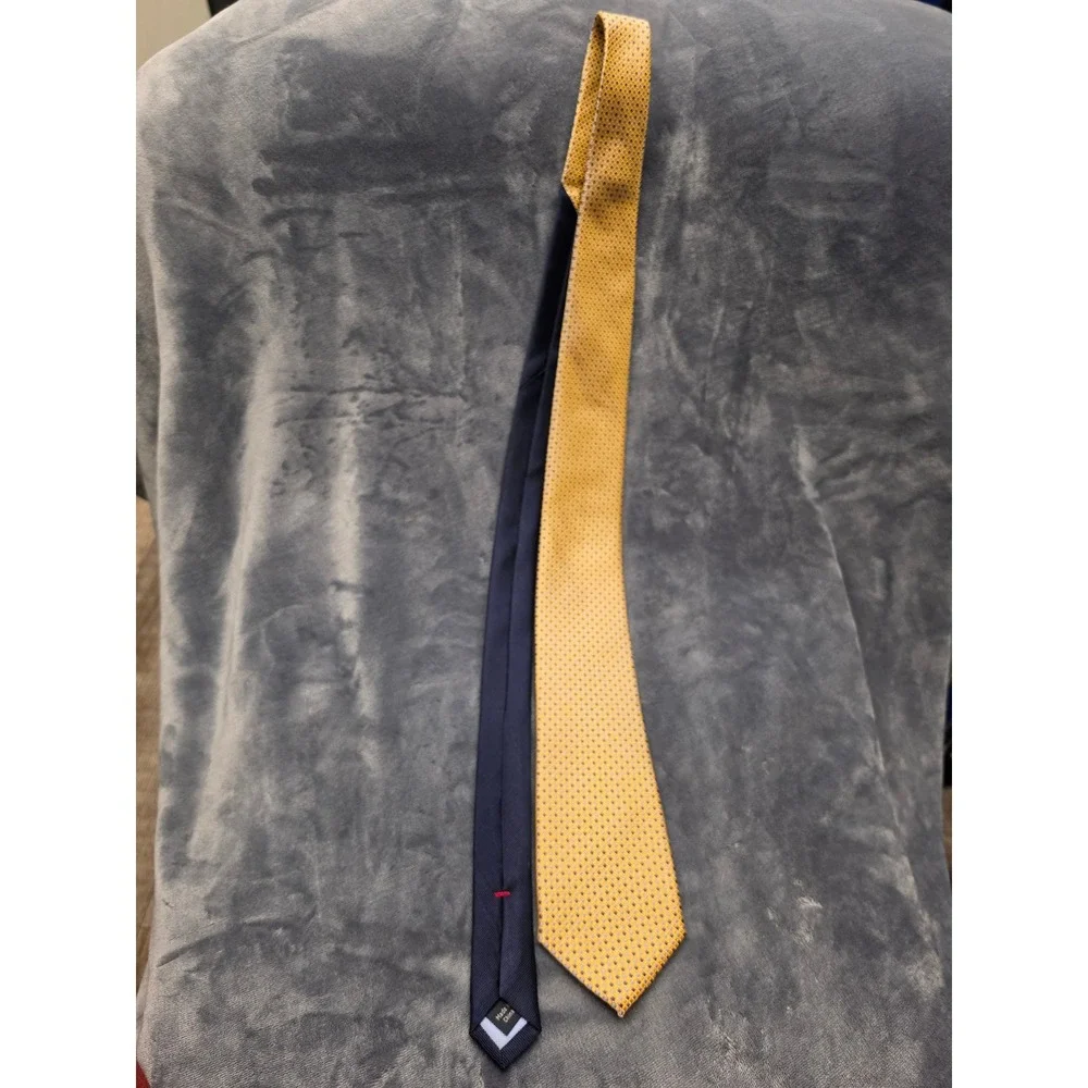 Tommy Hilfiger Mens Silk Necktie Yellow Blue Geometric Diamond Pattern Tie
